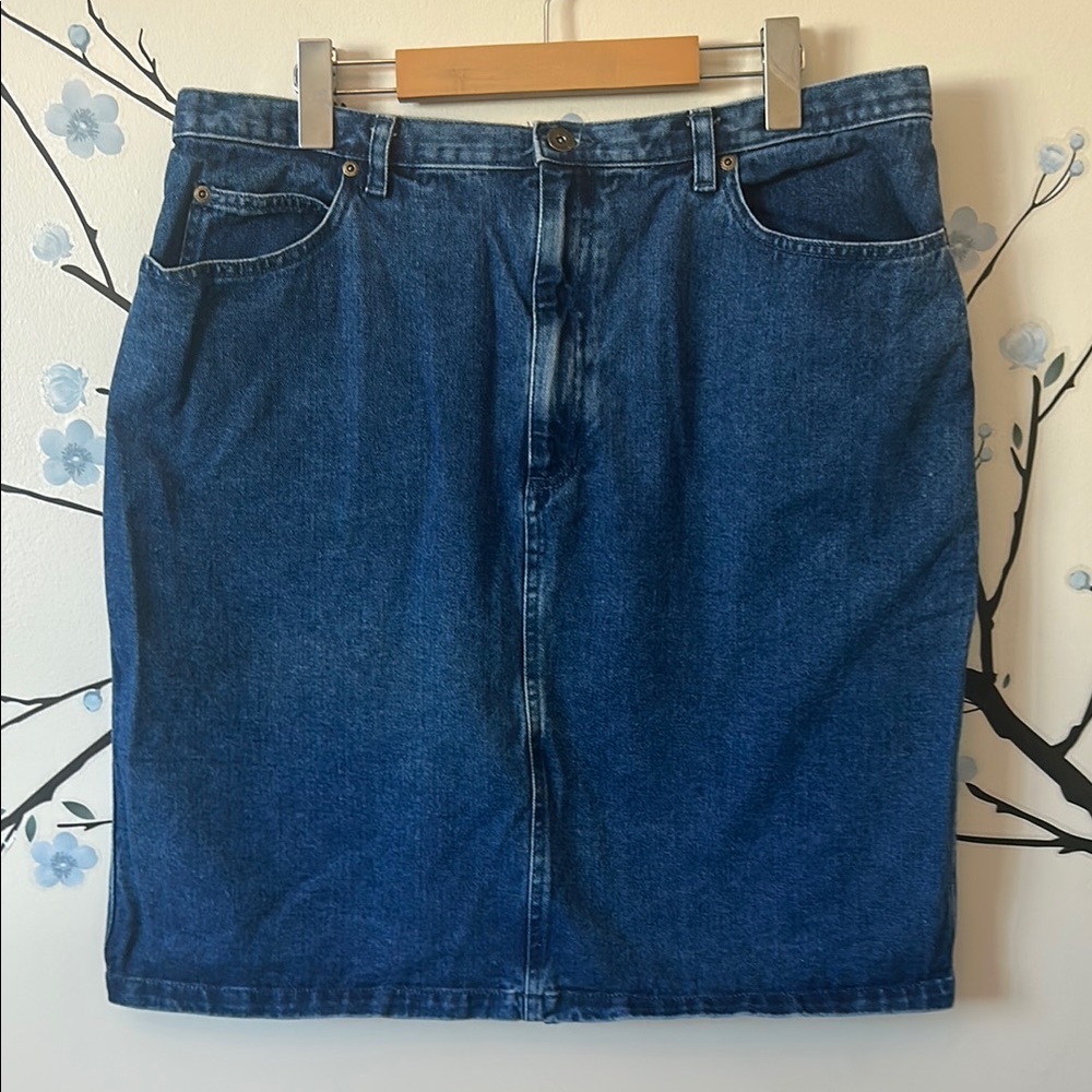 Liz Claiborne VGUC Denim Blue Skirt, front and back pockets